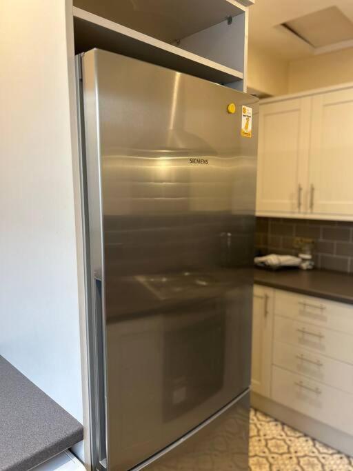 Snug Central Belfast Home, 2 Minutes From Ormeau Park! Exterior photo