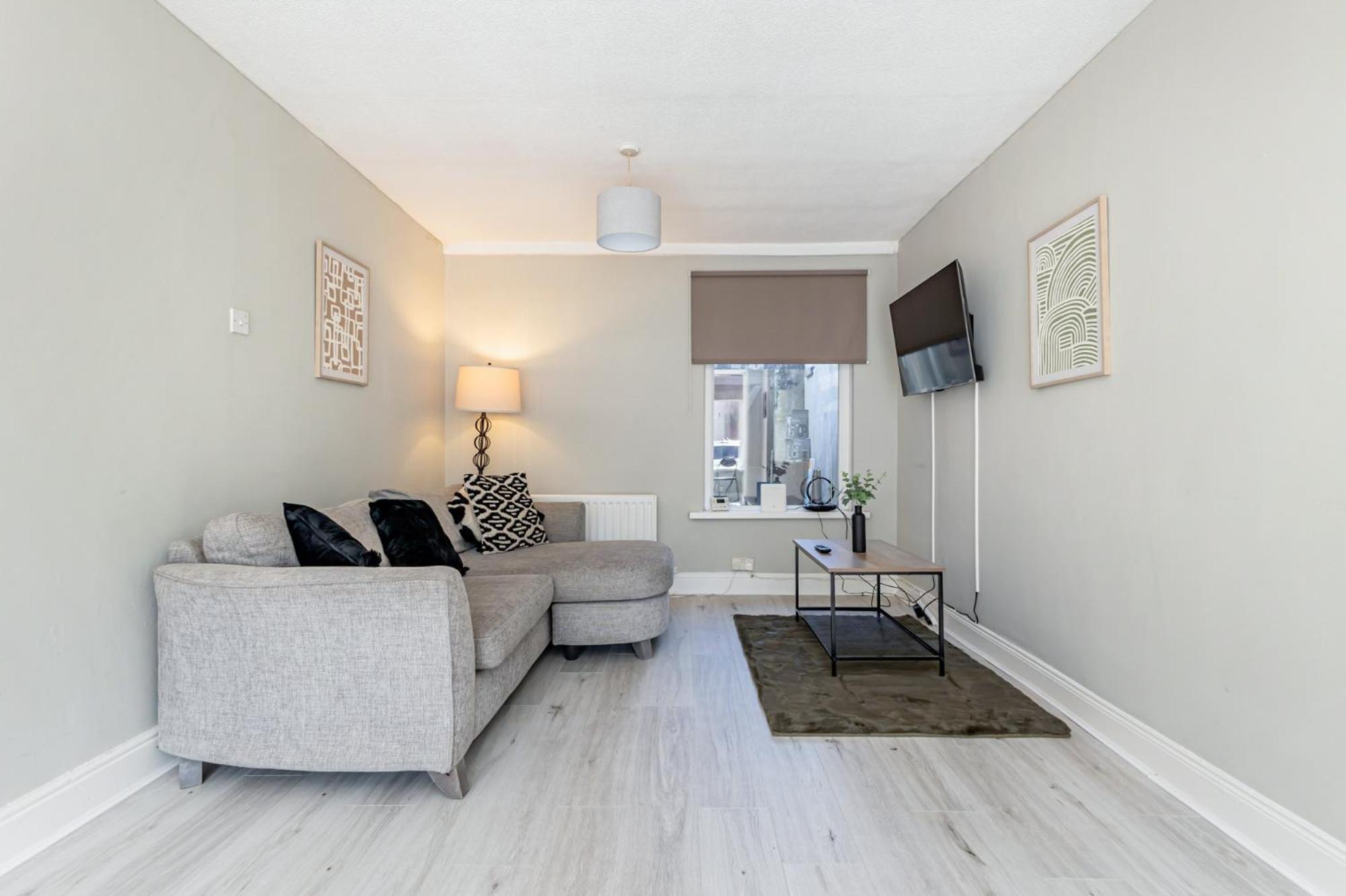 Snug Central Belfast Home, 2 Minutes From Ormeau Park! Exterior photo